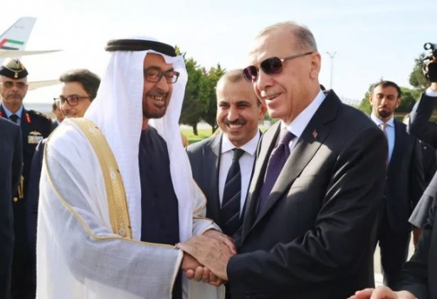 Foto - Zayed Al Nahyan Togg'u inceledi