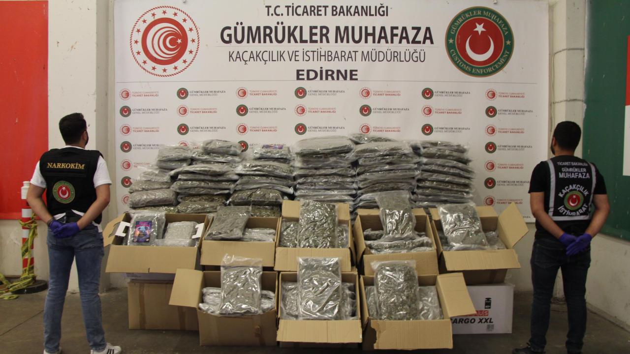 Zehir tacirlerine geçit yok! Gümrüklerde tonlarca uyuşturucu ele geçirdi