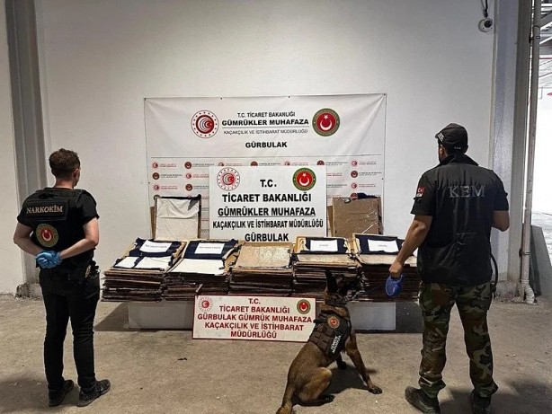 Foto - Zehir tacirlerine geçit yok! Sınır kapısında 2,2 ton uyuşturucu ele geçirildi