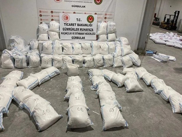 Zehir tacirlerine geçit yok! Sınır kapısında 2,2 ton uyuşturucu ele geçirildi