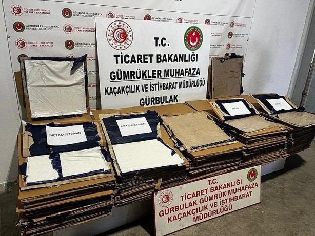 Foto - Zehir tacirlerine geçit yok! Sınır kapısında 2,2 ton uyuşturucu ele geçirildi