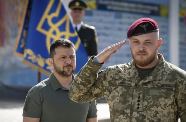 Zelenski 'İhanet' dedi, hepsini görevden aldı! Savaşın ortasında peş peşe kötü haber
