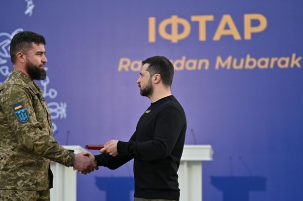 Foto - Zelenski'den Müslüman askerlerle iftar