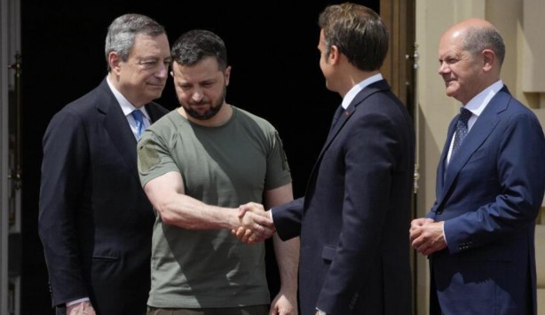 Foto - Zelenski'nin tepkileri viral oldu! Macron’un suratına bakmadı