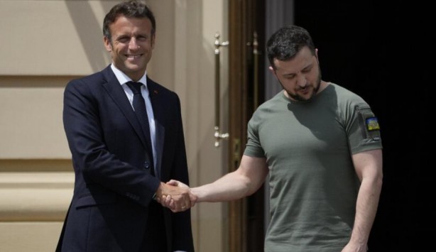 Foto - Zelenski'nin tepkileri viral oldu! Macron’un suratına bakmadı