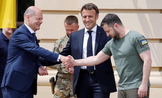 Foto - Zelenski'nin tepkileri viral oldu! Macron’un suratına bakmadı