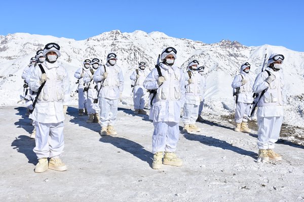 Foto - Zeliha Nine, Mehmetçiği duygulandırdı