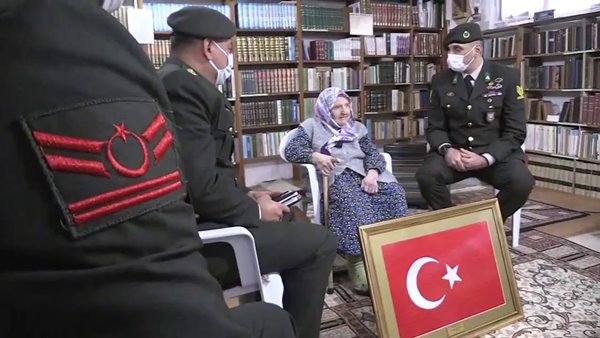 Foto - Zeliha Nine, Mehmetçiği duygulandırdı