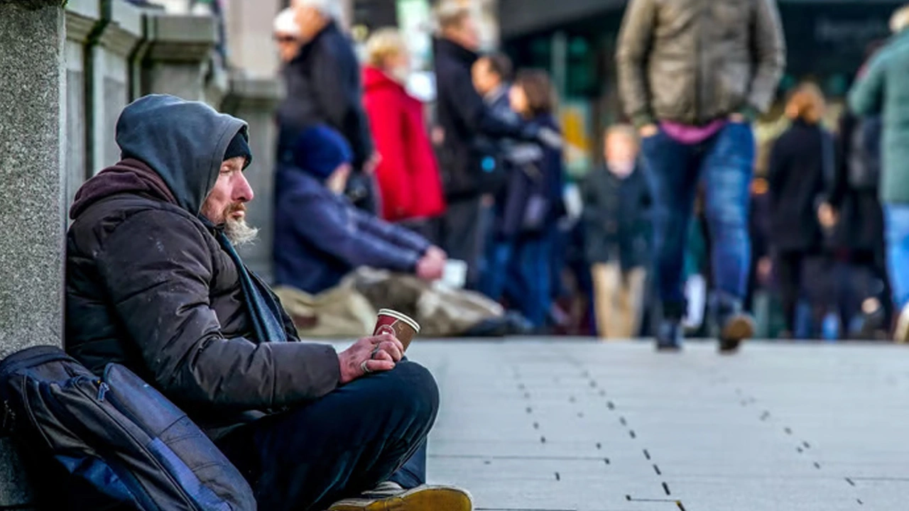 Zengin ülke, evsiz vatandaşlar: 50 bin kişi sokakta yaşıyor