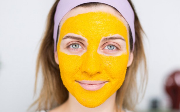 Zerdeçal maskesi nedir? Nasıl yapılır? Tek seferde öyle bir büyük katkısı var ki! Gelin böyle birlikte yapalım