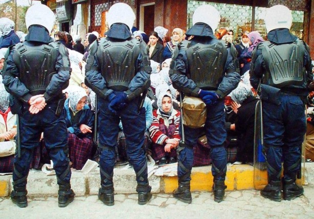 Foto - Zerre kadar da olsa utanın vesayetçiler! 28 Şubat zulmünden dekanlığa giden yol
