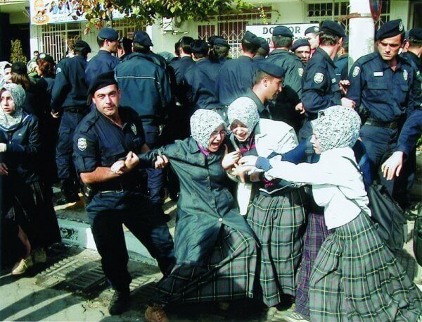 Foto - Zerre kadar da olsa utanın vesayetçiler! 28 Şubat zulmünden dekanlığa giden yol