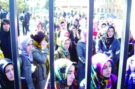 Zerre kadar da olsa utanın vesayetçiler! 28 Şubat zulmünden dekanlığa giden yol