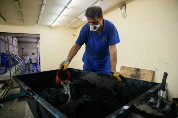  Zeytin atıklarından mangal kömürü üretiyorlar