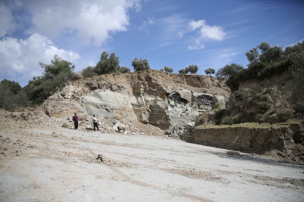 Foto - Zeytin bahçesindeki görüntü depremin boyutunu gözler önüne serdi