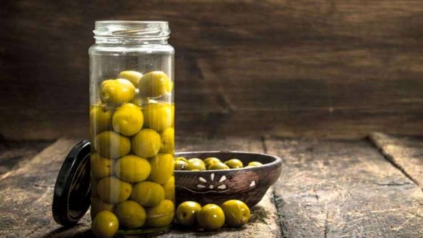 Zeytin şişesinin içerisine bir gıdım ondan ekleyin, mucizevi olaya tanık olun! İşte 40 yıllık zeytin ustasının gizli sırrı