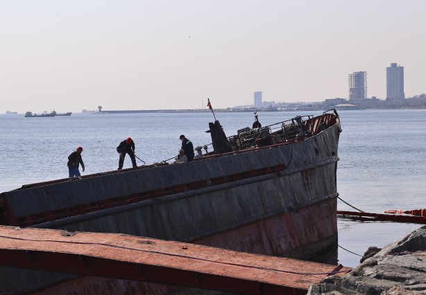 Foto - Zeytinburnu sahilde "STREAMLINE" sökülüyor
