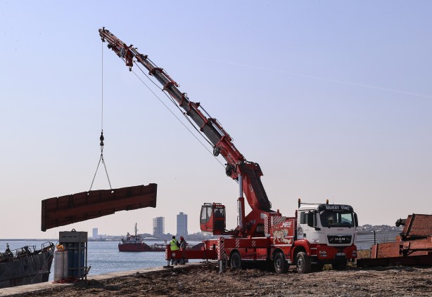 Foto - Zeytinburnu sahilde "STREAMLINE" sökülüyor