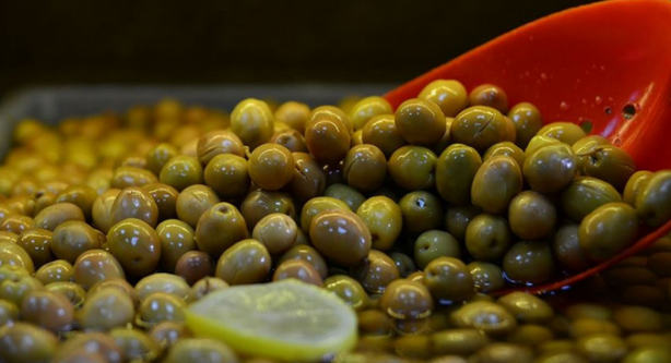 Foto - Zeytinin bozulmasını önlemenin yolu: Üzerine 1 kaşık eklemek yetiyor… Zeytin şifa oluyor!