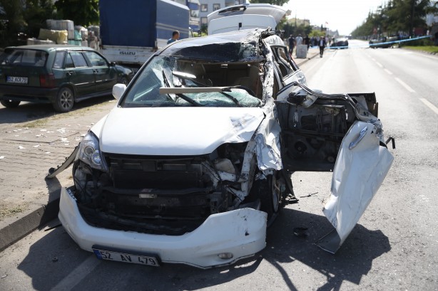 Zincirleme kaza! 2'si ağır 6 yaralı