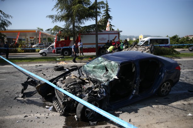 Foto - Zincirleme kaza! 2'si ağır 6 yaralı