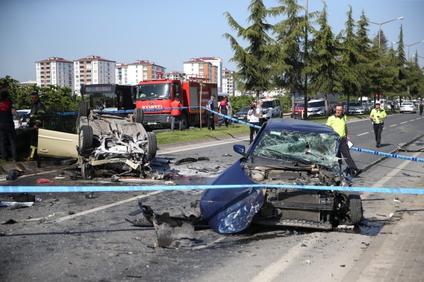 Foto - Zincirleme kaza! 2'si ağır 6 yaralı