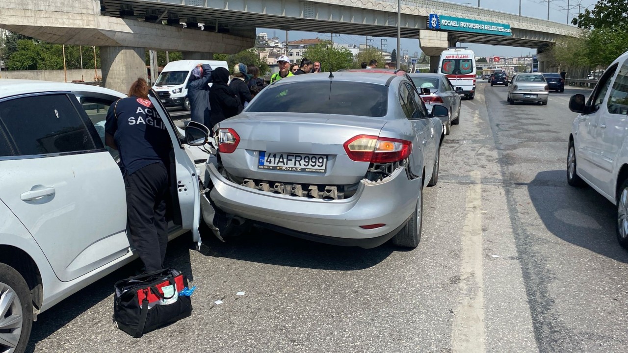 Foto - Zincirleme trafik kazasında 4 kişi yaralandı