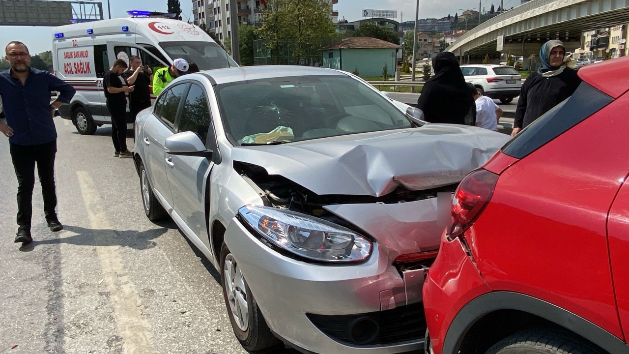 Foto - Zincirleme trafik kazasında 4 kişi yaralandı