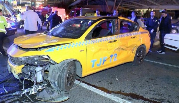 Foto - Zincirlikuyu’da zincirleme kaza!