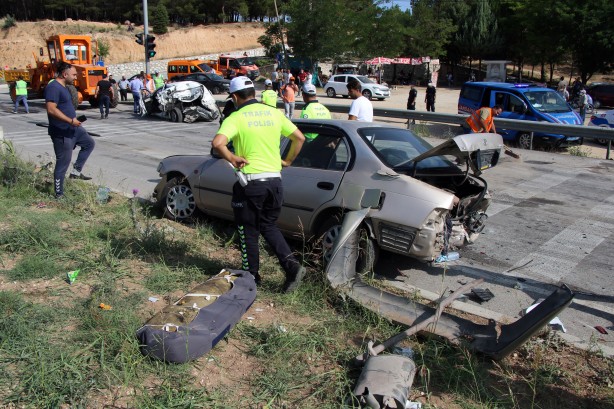 Foto - Zinircirleme trafik kazasında 8 kişi yaralandı