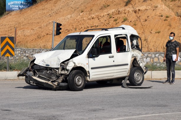Foto - Zinircirleme trafik kazasında 8 kişi yaralandı