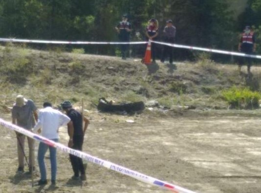 Zırhlı araç takla attı! Askerler dedektörle altın aradı
