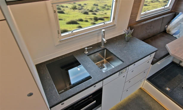 Foto - Zırhlı kamyonu eve dönüştürdü! Hayran olacaksınız!