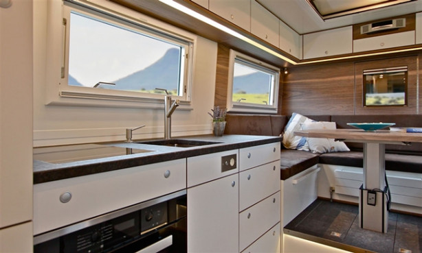 Foto - Zırhlı kamyonu eve dönüştürdü! Hayran olacaksınız!