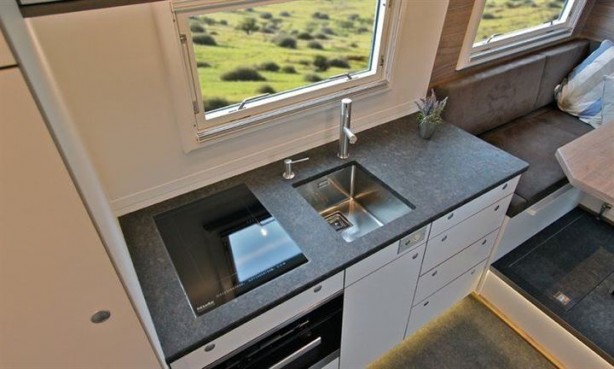 Foto - Zırhlı kamyonu lüks bir eve dönüştürdü