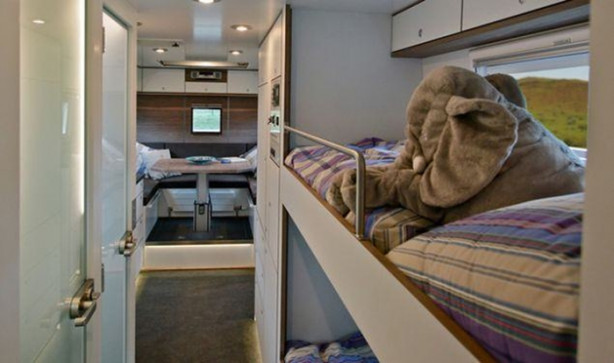 Foto - Zırhlı karavanın içine bayılacaksınız!