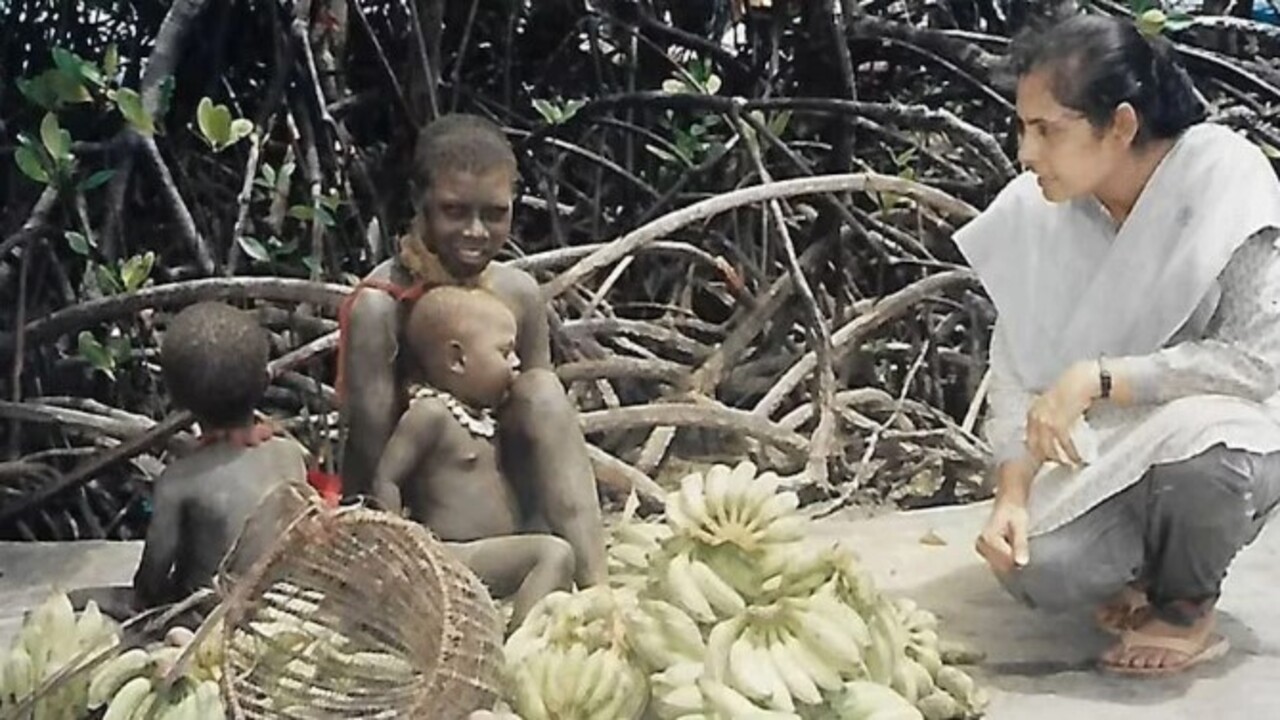 Foto - Ziyaret edecekseniz arkanızı kollayın! Bu adada ziyaretçileri okla öldürmeye çalışıyorlar