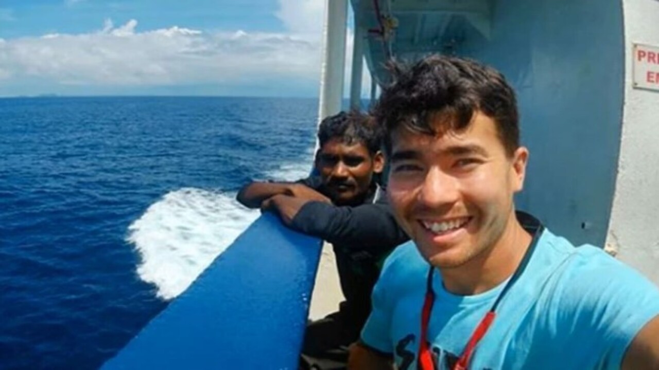 Foto - Ziyaret edecekseniz arkanızı kollayın! Bu adada ziyaretçileri okla öldürmeye çalışıyorlar