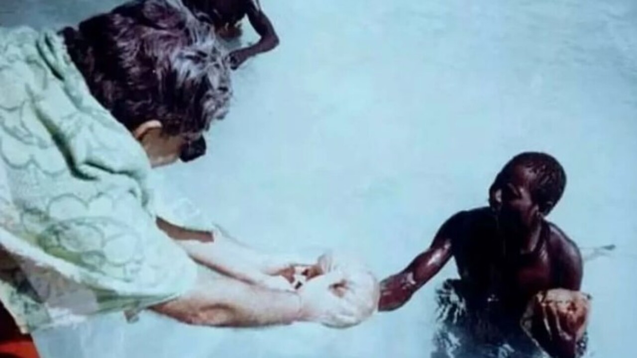 Foto - Ziyaret edecekseniz arkanızı kollayın! Bu adada ziyaretçileri okla öldürmeye çalışıyorlar