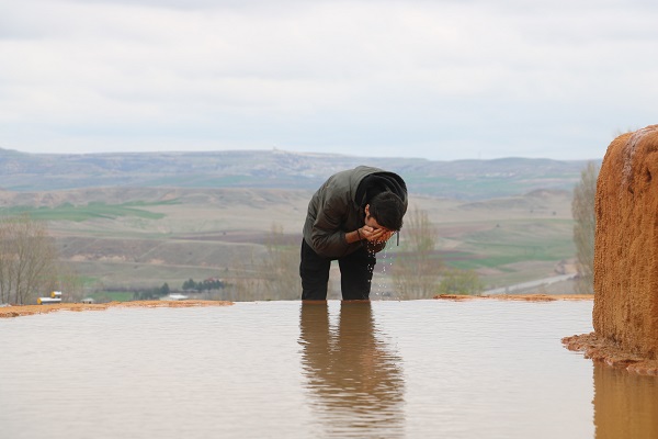 Foto - Ziyaretçi akınına uğradı! Burası Pamukkale değil Sıcak Çermik