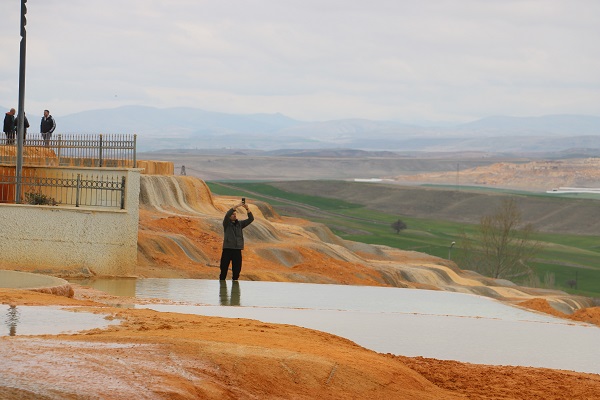 Foto - Ziyaretçi akınına uğradı! Burası Pamukkale değil Sıcak Çermik