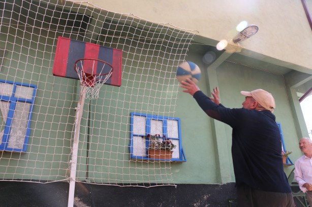 Ziyaretçi yoğunluğu yaşanıyor! Bu cami diğerlerinden çok farklı