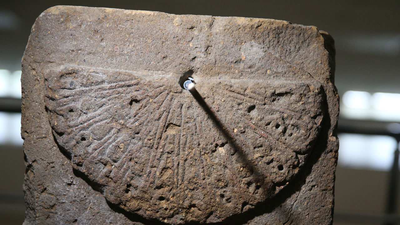 Foto - Ziyarete açıldı! Ani'de 1000 yıllık güneş saati gün yüzüne çıktı