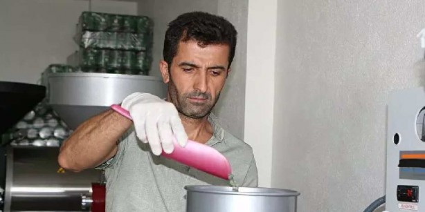 Foto - Ziyarete gelenlere ikram etti, bir anda marka oldu! Önce Türkiye’nin dört bir yanına ulaştı, şimdi yurt dışına gönderiyor! Sen ne yaptın böyle hanım abla