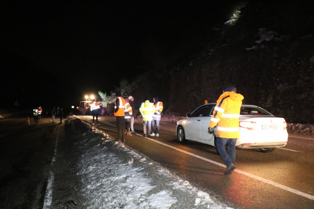 Foto - Zonguldak Ankara Karayolu heyelan nedeniyle trafiğe kapandı