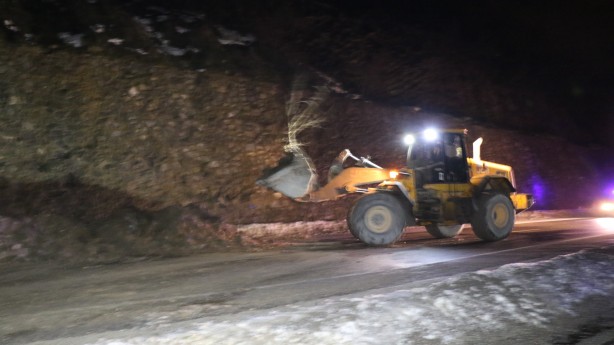 Foto - Zonguldak Ankara Karayolu heyelan nedeniyle trafiğe kapandı