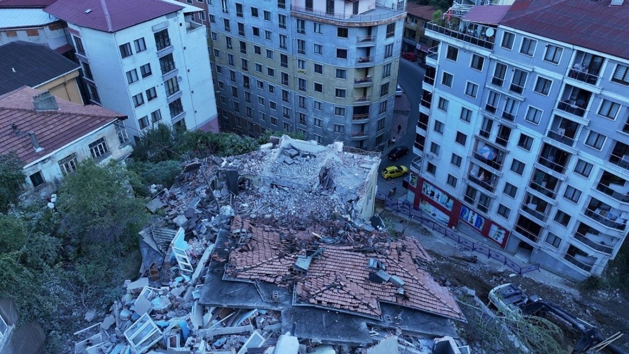 Zonguldak'ta bina çökmüştü! Çevresindeki 7 bina da tedbiren boşaltıldı