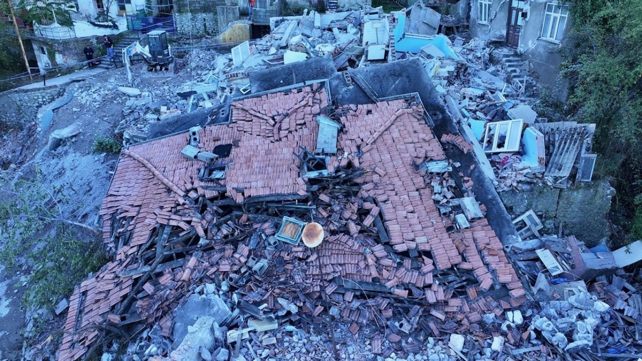 Foto - Zonguldak'ta bina çökmüştü! Çevresindeki 7 bina da tedbiren boşaltıldı