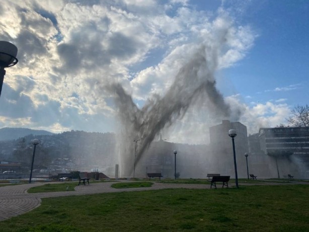 Zonguldak'ta içme suyu iletim hattına verilen zarar nedeniyle iş yerlerini su bastı