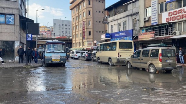 Foto - Zonguldak'ta içme suyu iletim hattına verilen zarar nedeniyle iş yerlerini su bastı